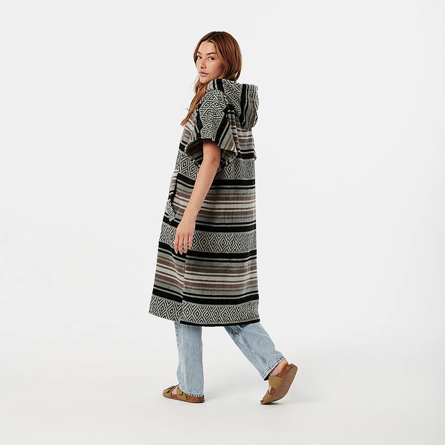 OSO PONCHO | COURTYARD