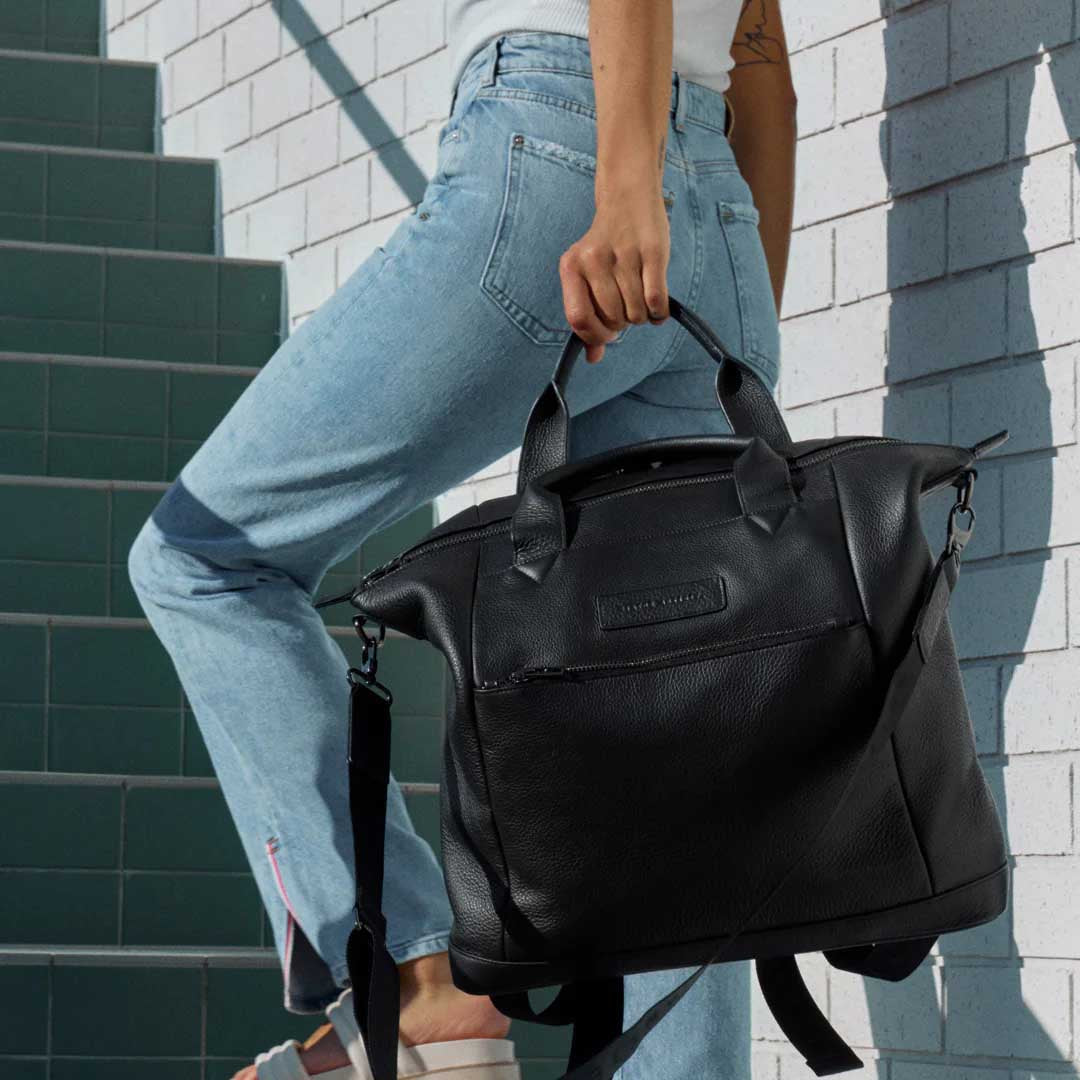 Comes In Waves | Black