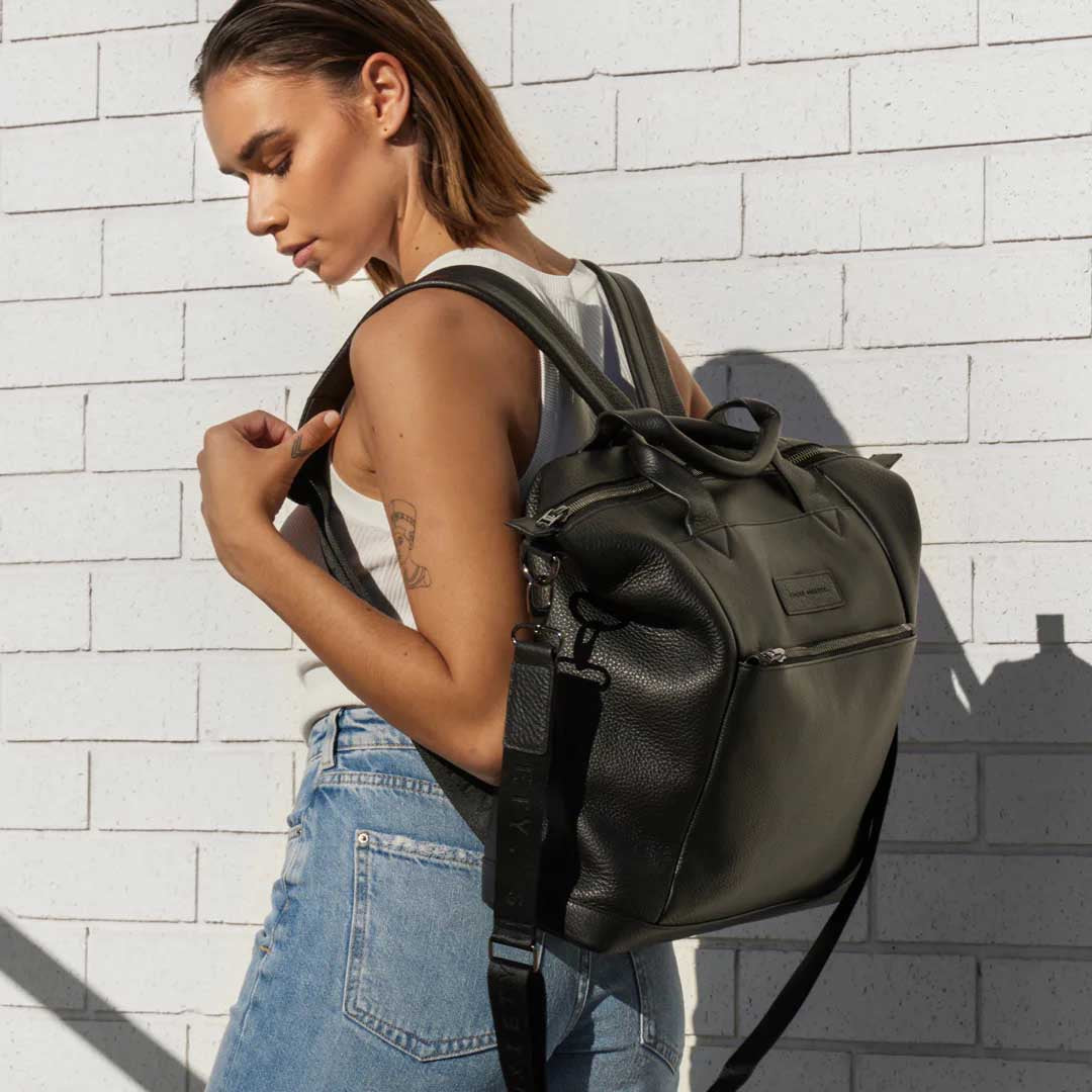 Comes In Waves | Black