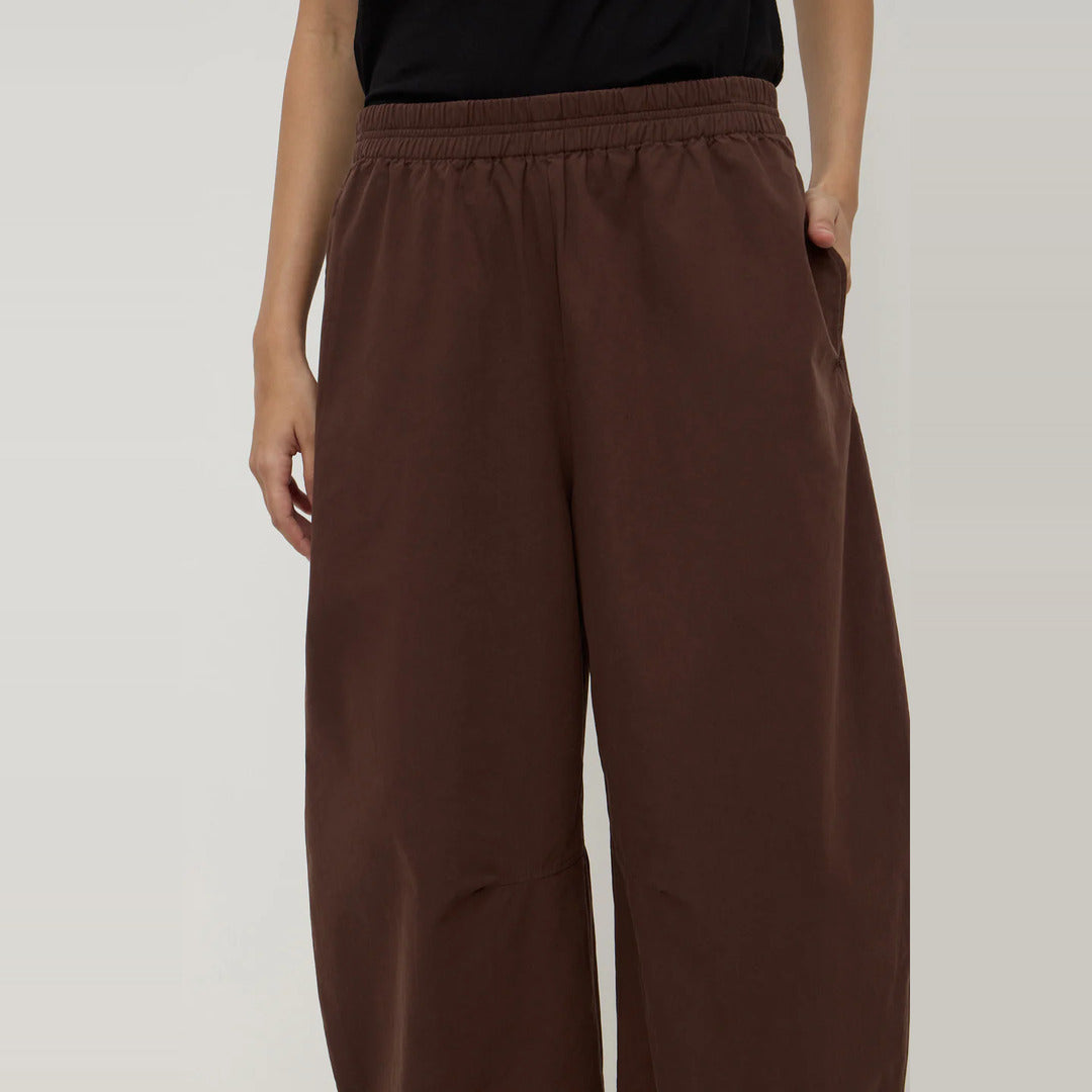 Lola Barrel Pant | Ganache