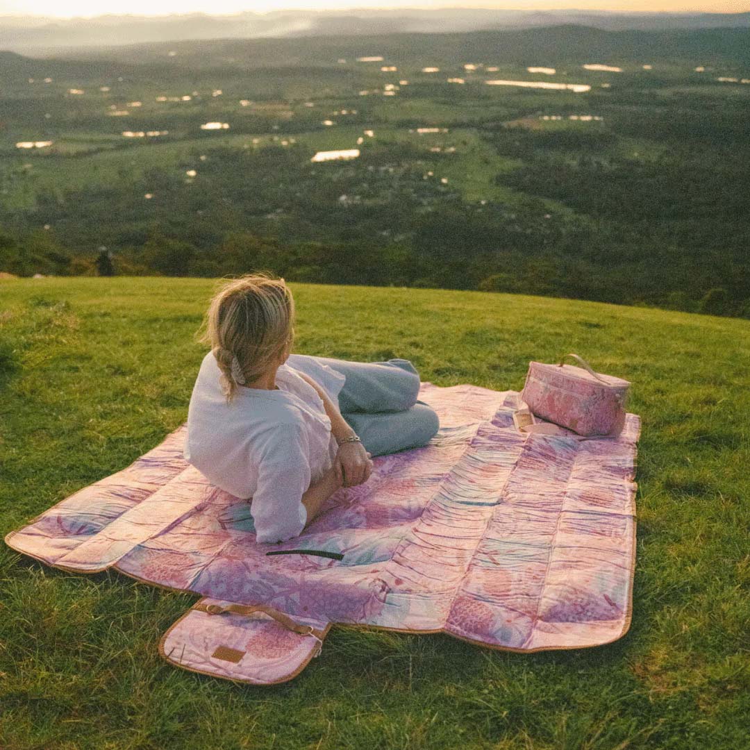 PICNIC RUG - BLUSHING BANKSIA